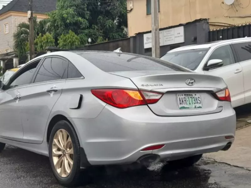 Hyundai Sonata   - 2012