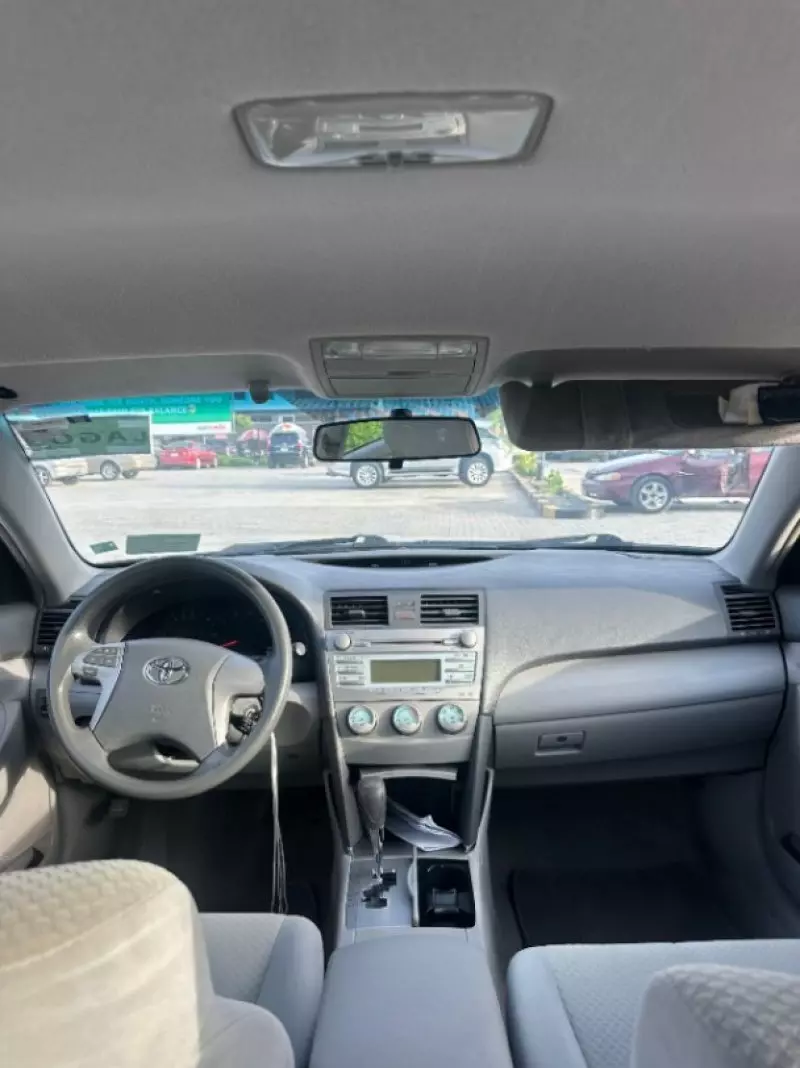 Toyota Camry   - 2009