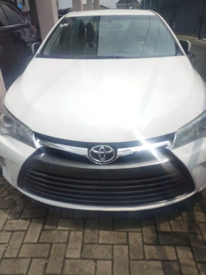 Toyota Camry   - 2016