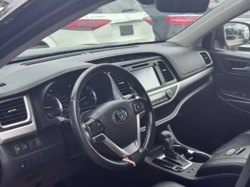 TOYOTA Highlander   - 2019