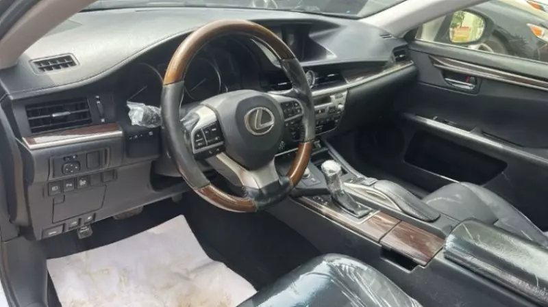 Lexus ES   - 2016