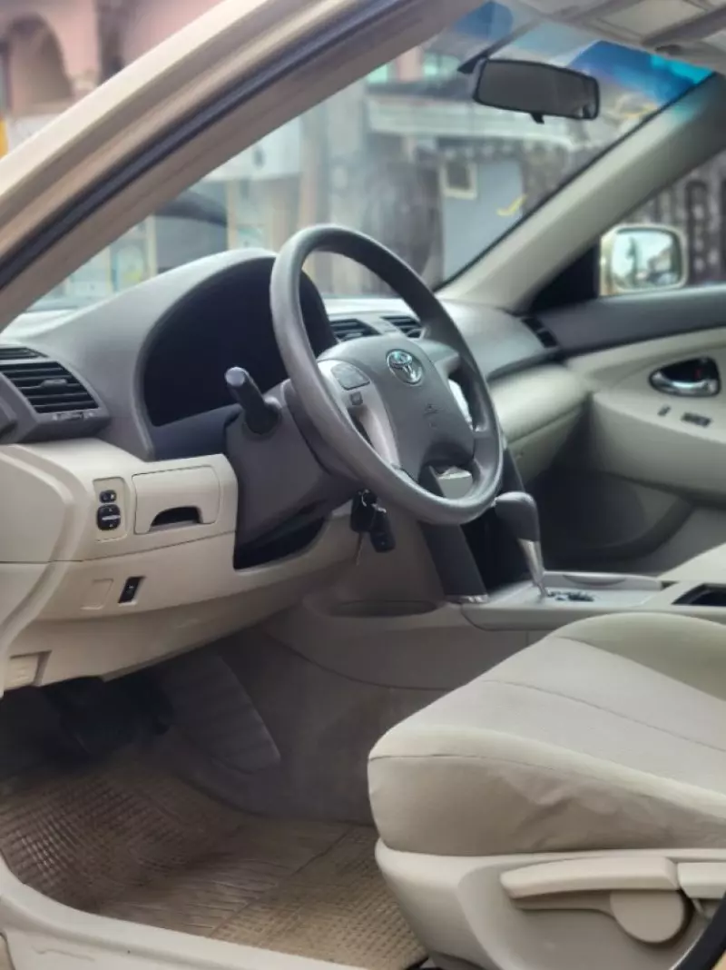 TOYOTA Camry - 2011