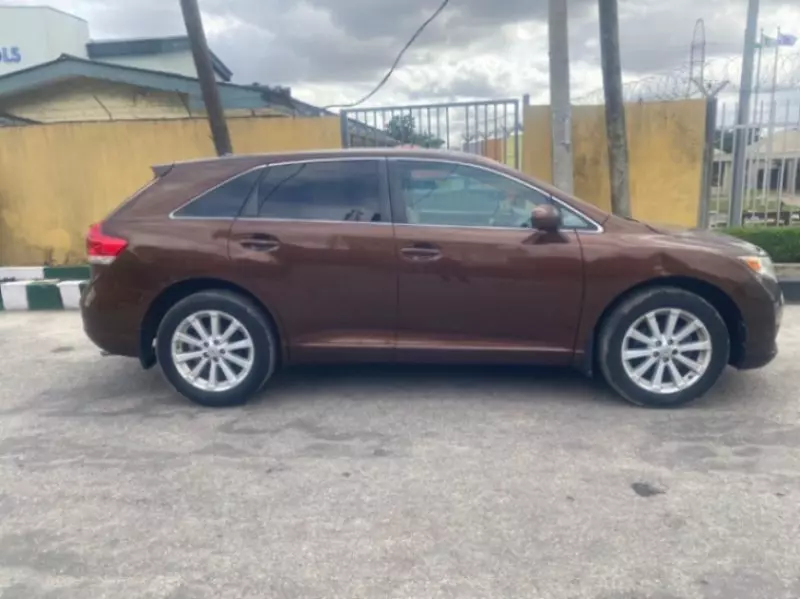 Toyota Venza   - 2012