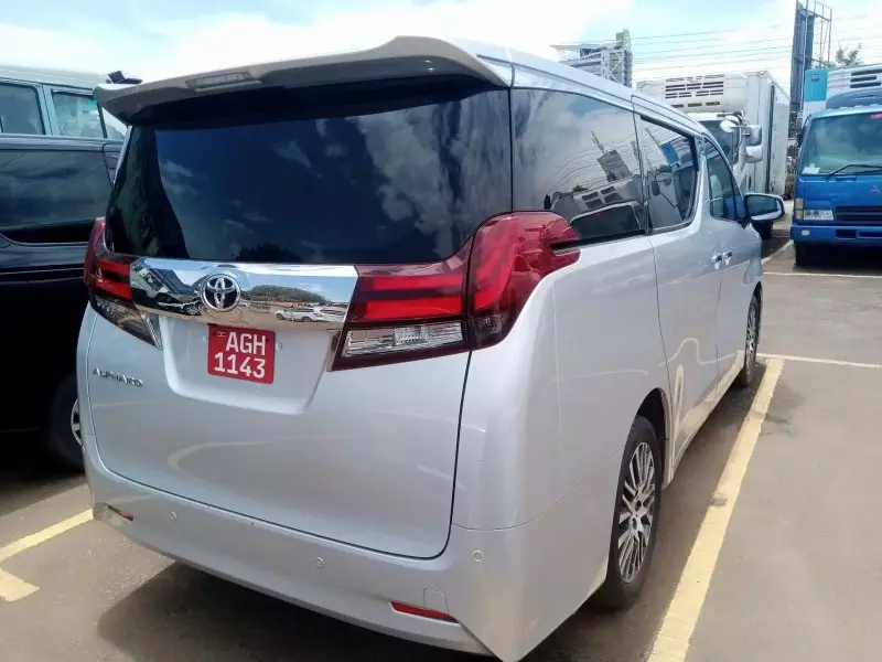 Toyota Alphard   - 2017