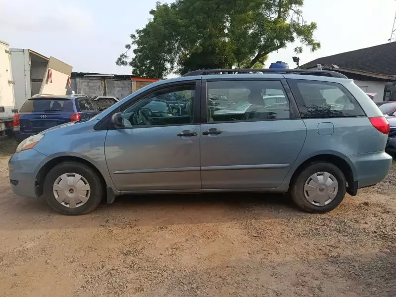 Toyota Sienna   - 2006