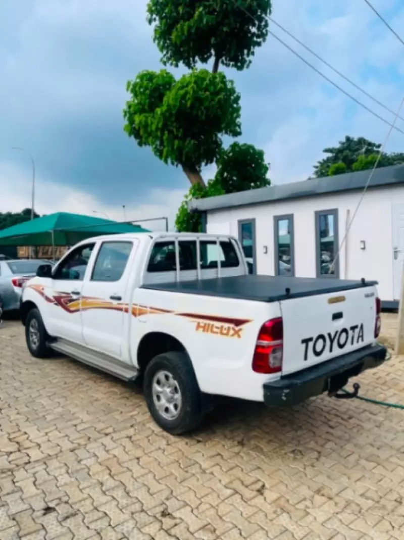 TOYOTA Hilux - 2010