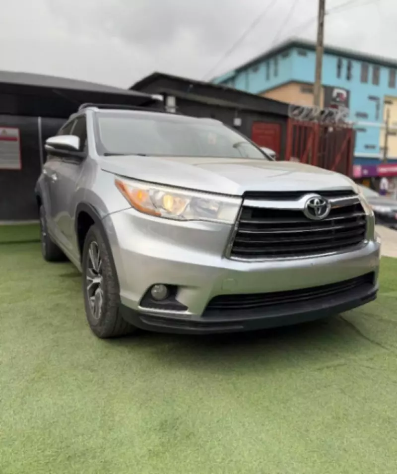 Toyota Highlander   - 2016