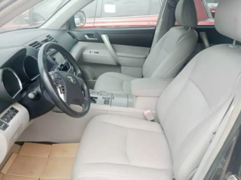 Toyota Highlander   - 2013