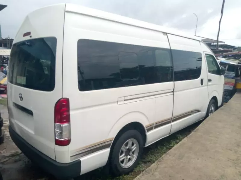 Toyota Hiace   - 2012