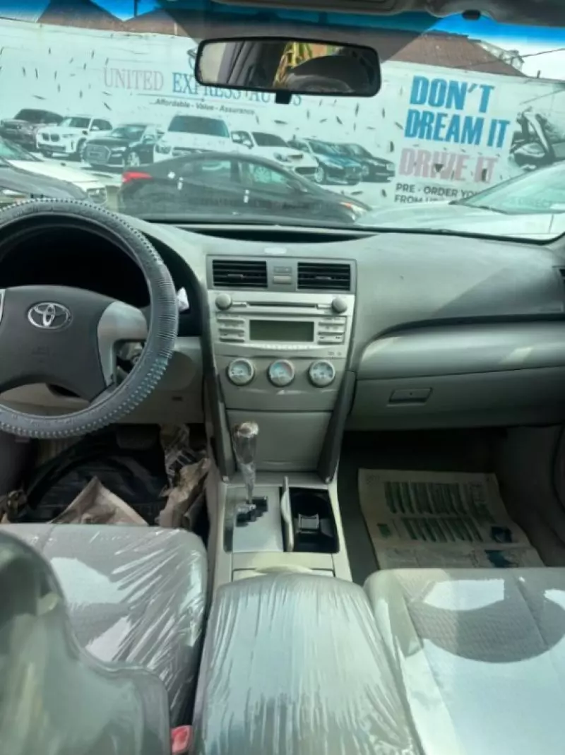 TOYOTA Camry   - 2010