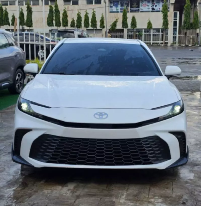 TOYOTA Camry   - 2025