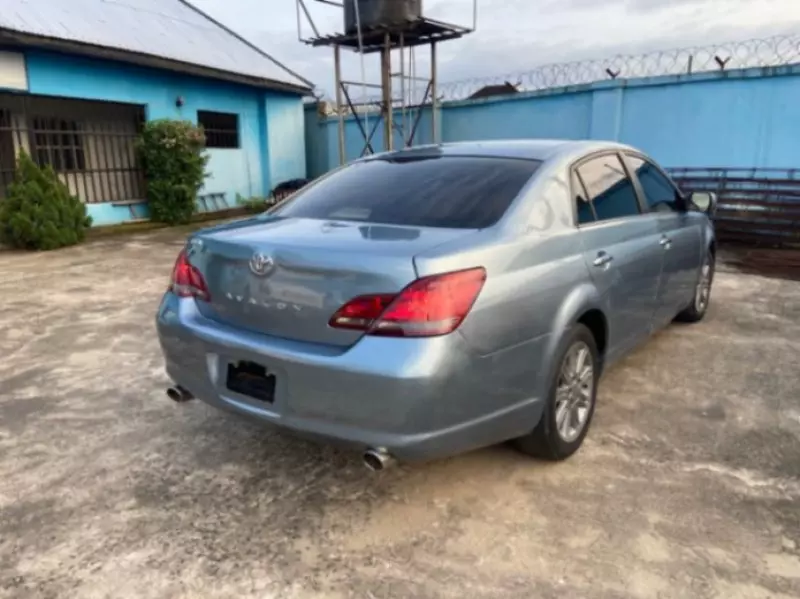 Toyota Avalon - 2008