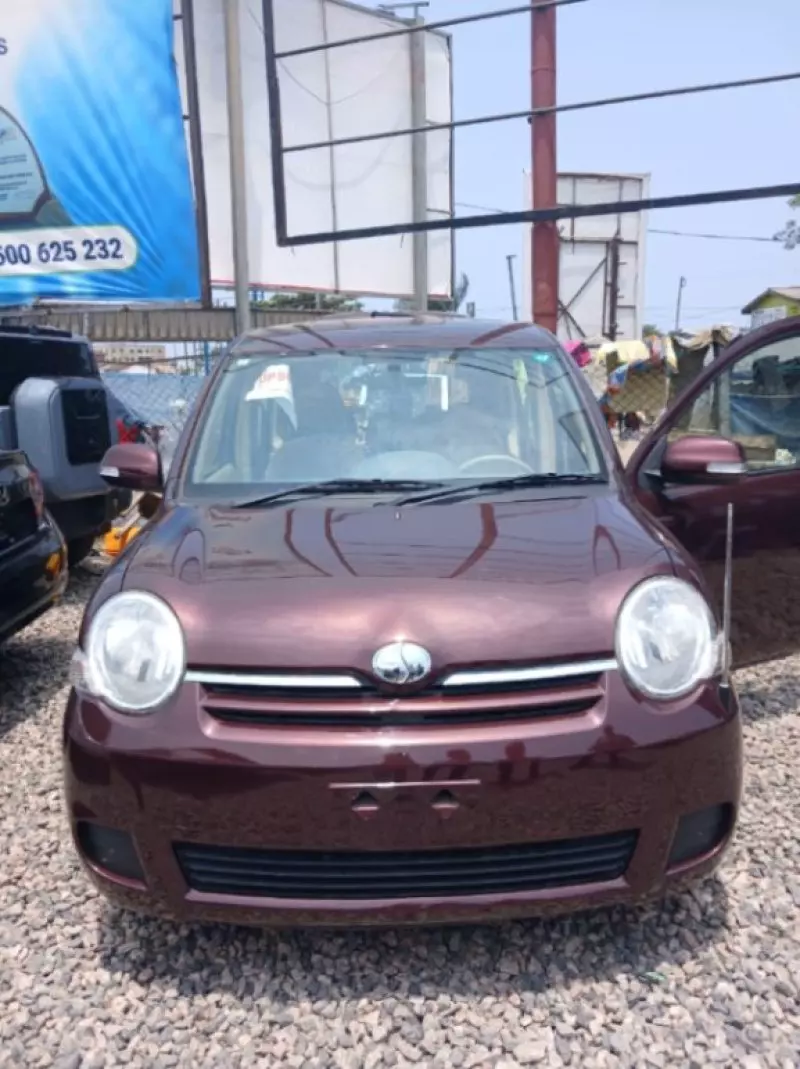 TOYOTA Sienta   - 2010