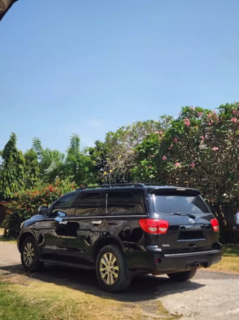 Toyota Sequoia   - 2010
