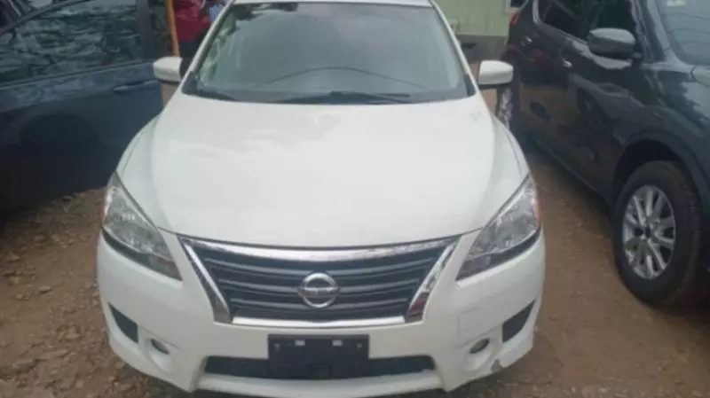 Nissan Sentra   - 2015