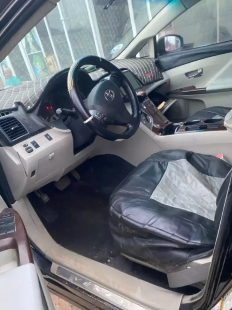 TOYOTA Venza   - 2010