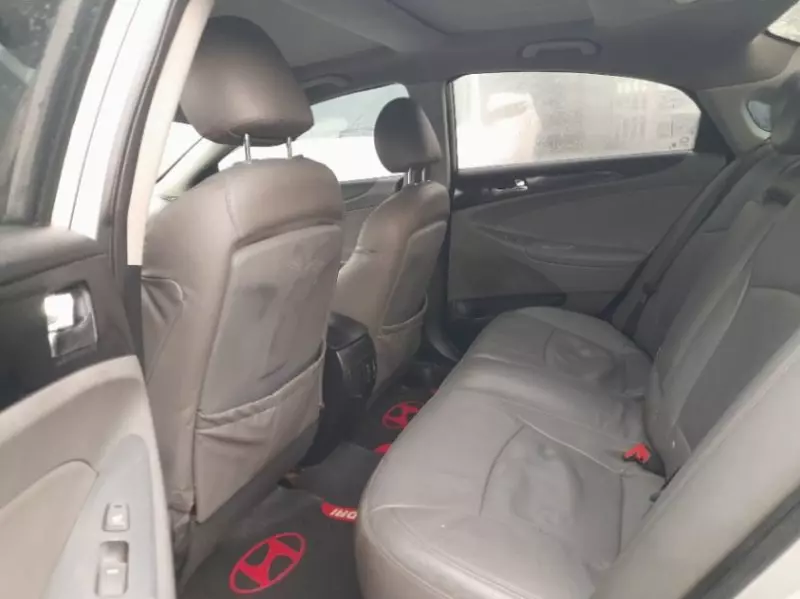 Hyundai Sonata   - 2012