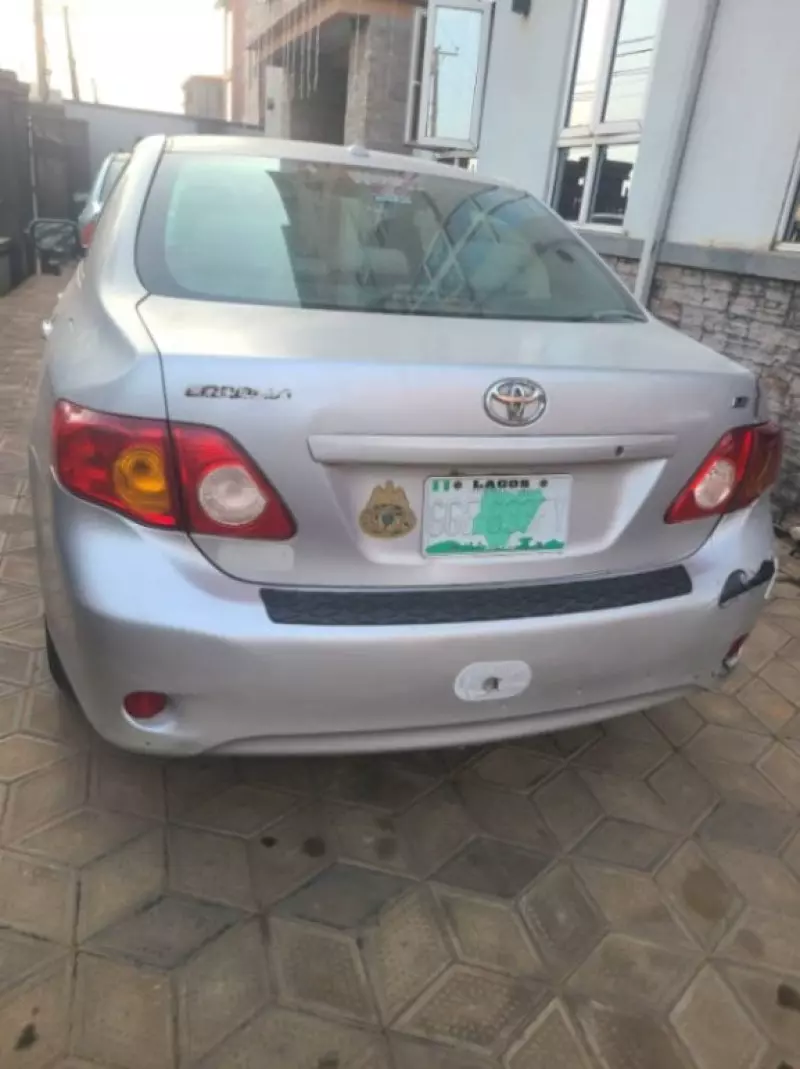 Toyota Corolla   - 2009