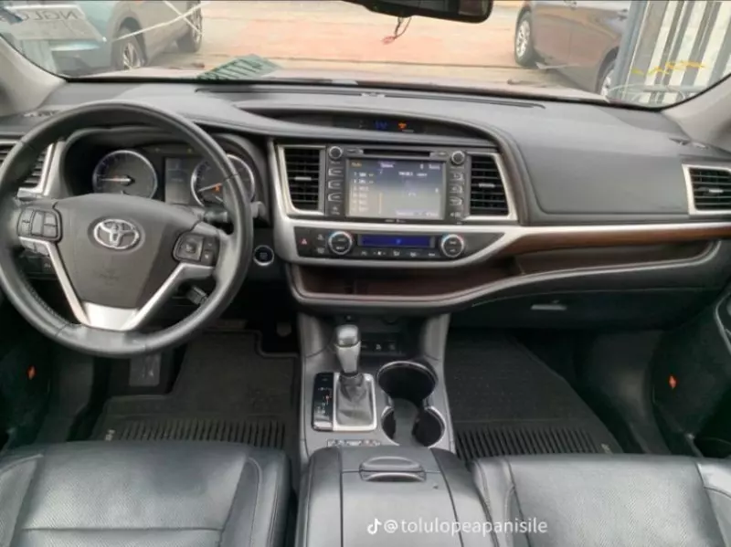 Toyota Highlander   - 2016