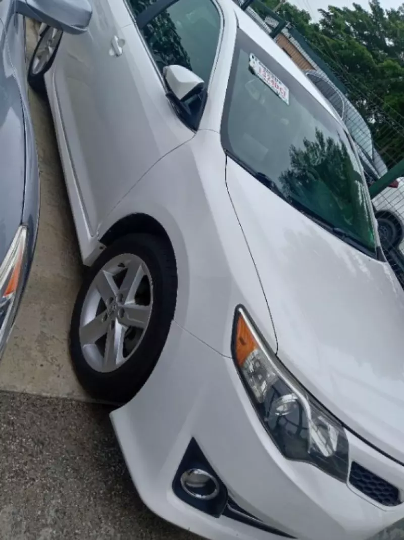 Toyota Camry - 2012