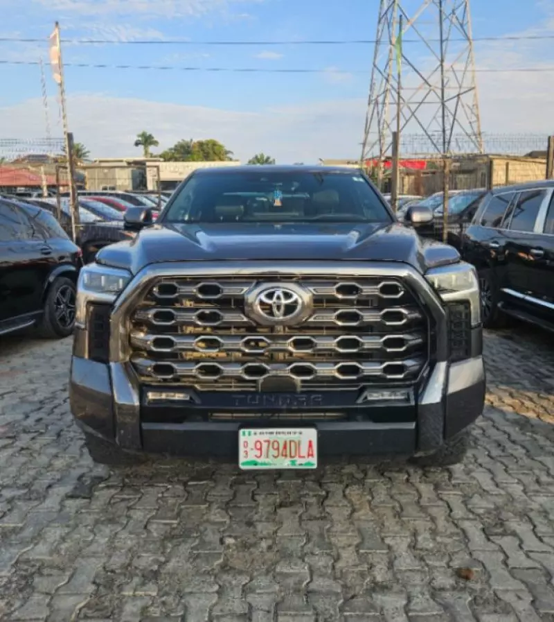 TOYOTA Tundra   - 2023