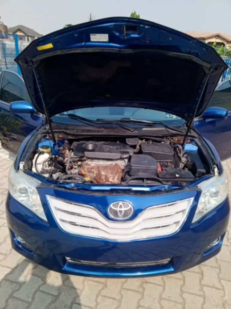 Toyota Camry   - 2011