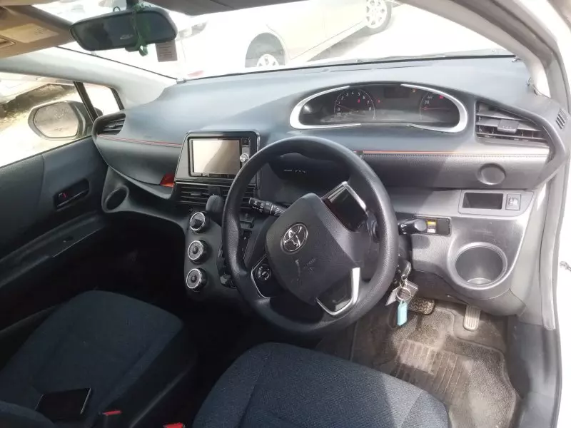 Toyota Sienta   - 2016