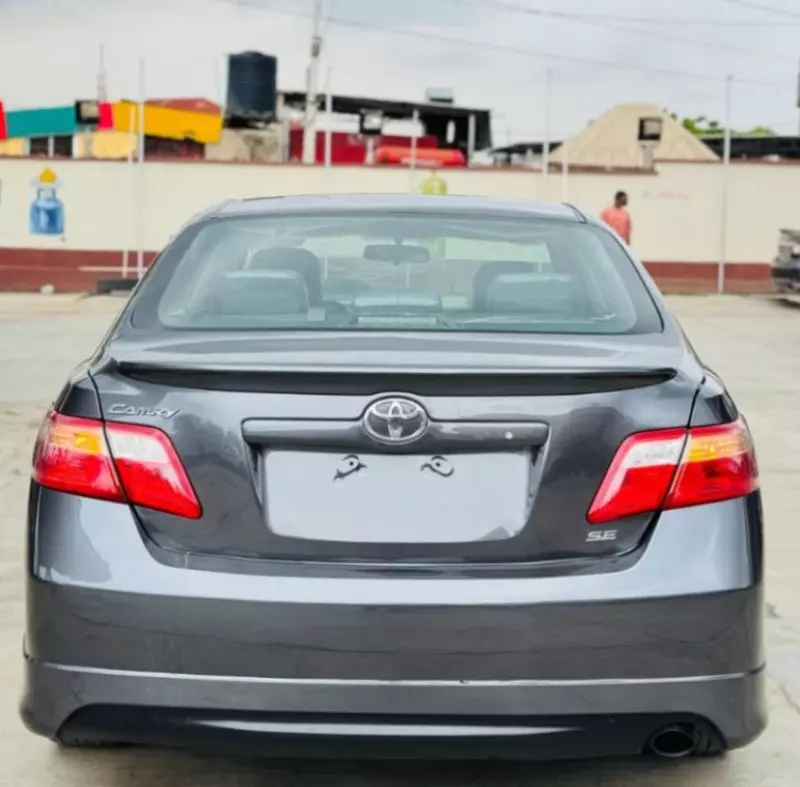 Toyota Camry   - 2009
