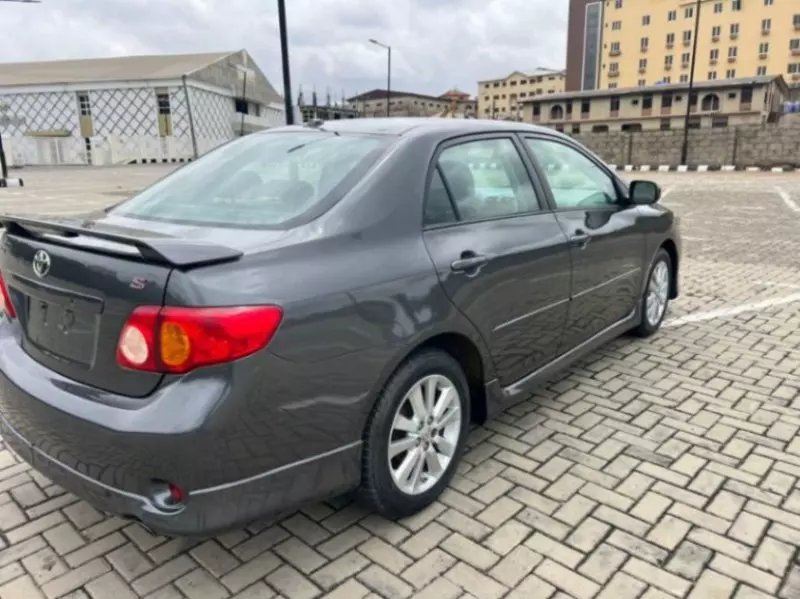 TOYOTA Corolla - 2009