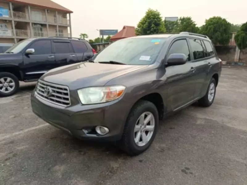 Toyota Highlander   - 2010