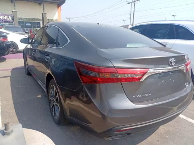 Toyota Avalon   - 2016