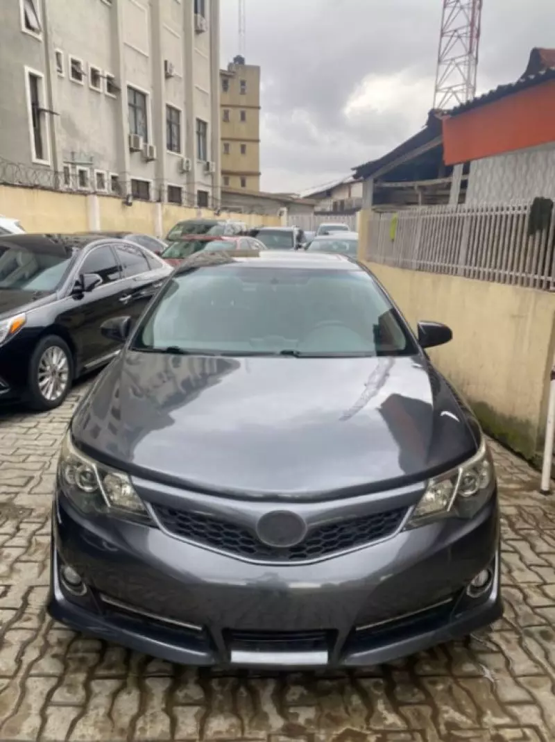 Toyota Camry   - 2012