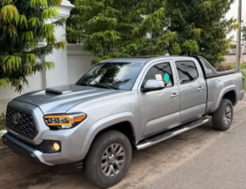 TOYOTA Tacoma   - 2017