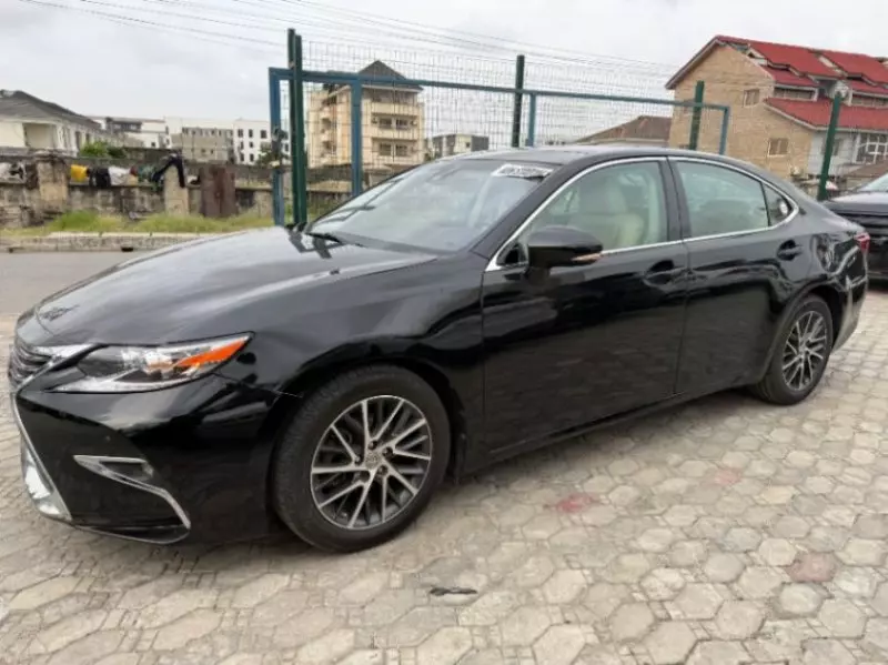 Lexus ES   - 2016
