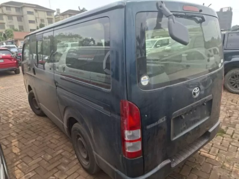 TOYOTA Hiace   - 2013