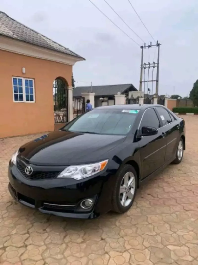 TOYOTA Camry - 2014