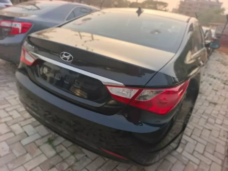 Hyundai Sonata   - 2012