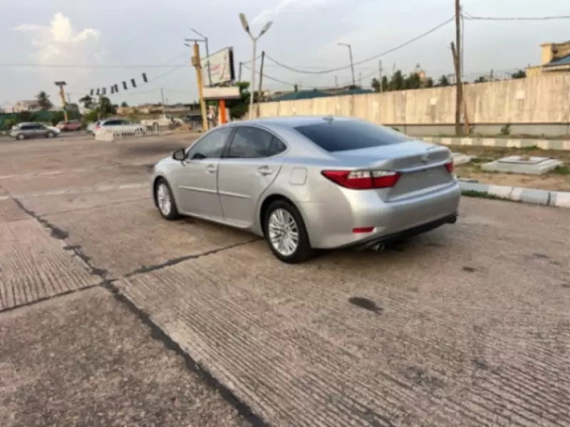 Lexus ES - 2013