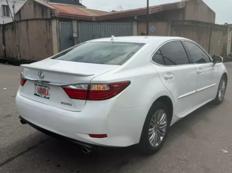 Lexus ES   - 2013