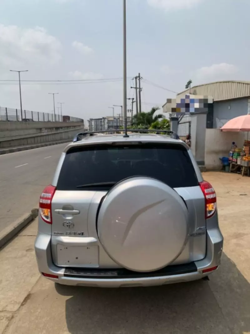 Toyota RAV 4   - 2010