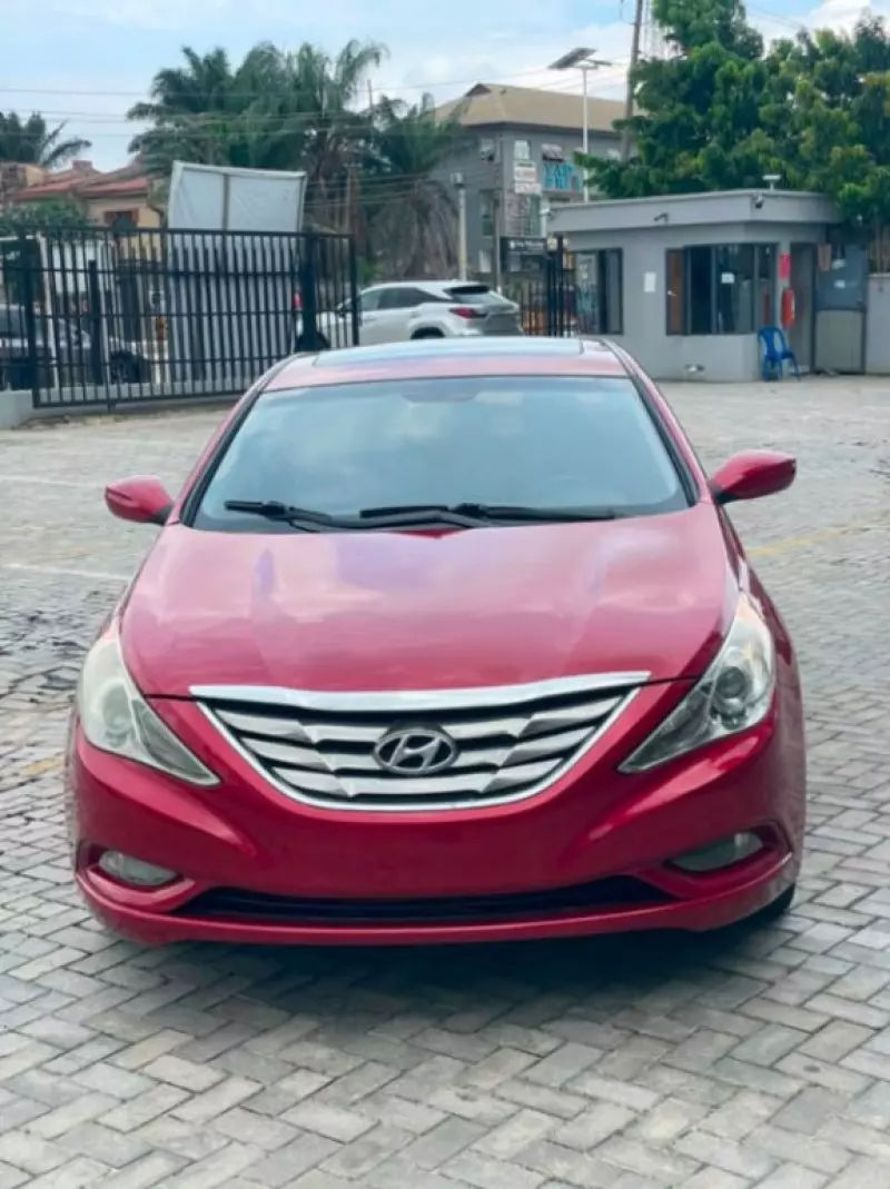 Hyundai Sonata   - 2013