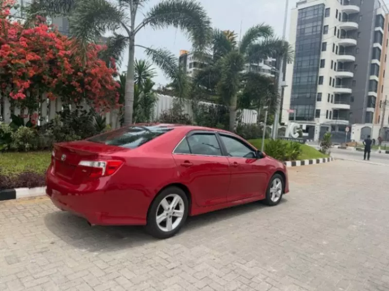 Toyota Camry   - 2014