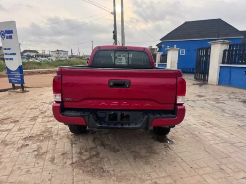 TOYOTA Tacoma   - 2017