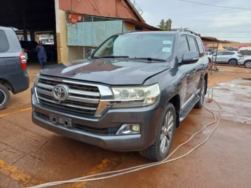 Toyota Land Cruiser V8   - 2015