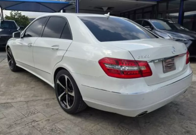 Mercedes-Benz E350   - 2010