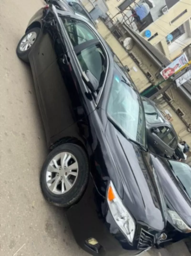 TOYOTA Camry   - 2010