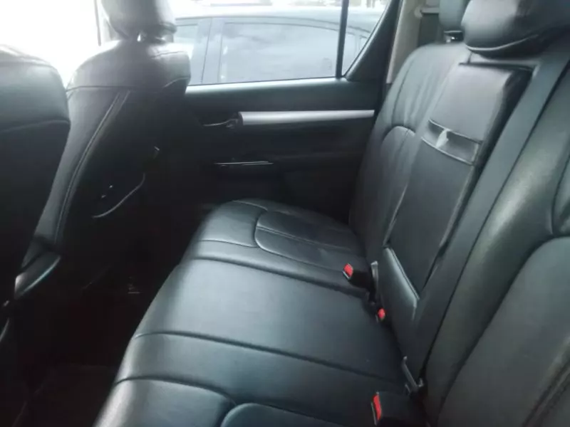 Toyota Hilux   - 2019
