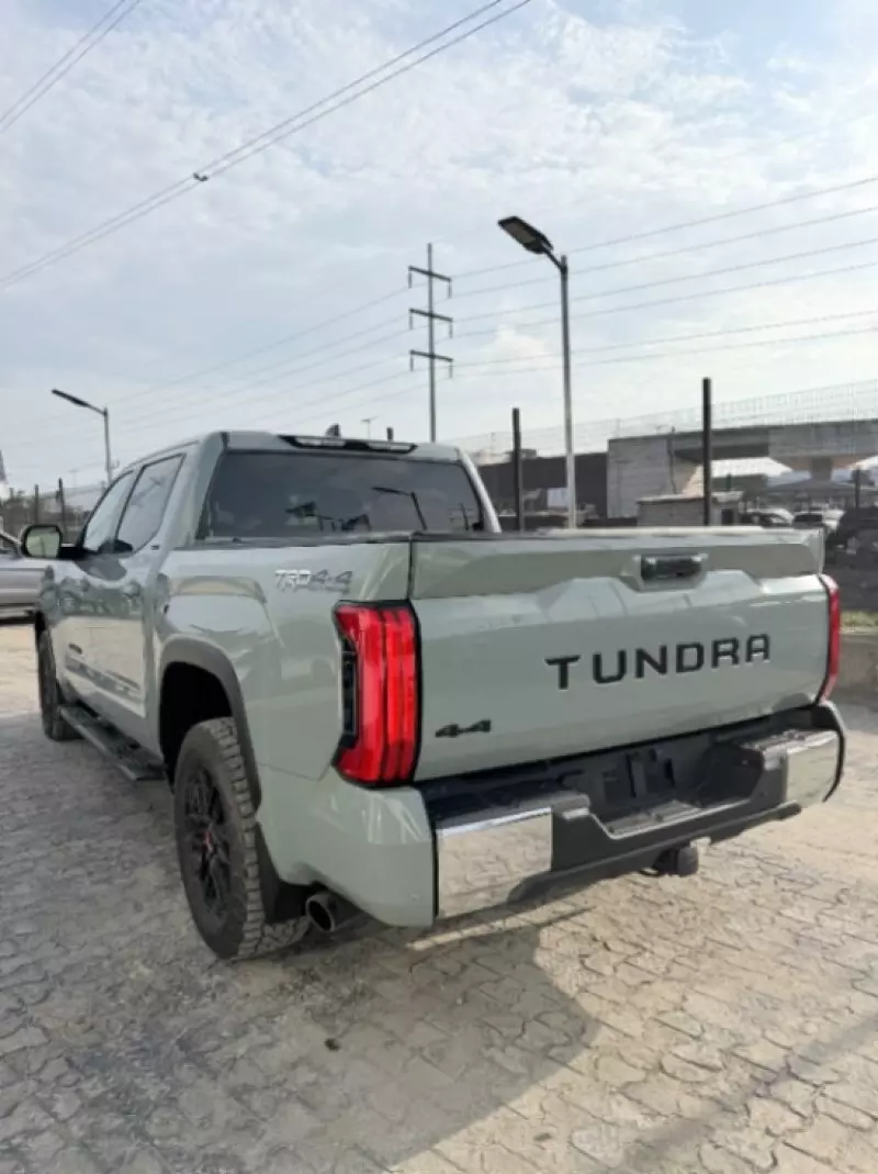 TOYOTA Tundra   - 2024
