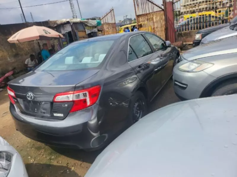 Toyota camry   - 2013