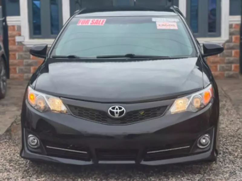Toyota Camry   - 2014